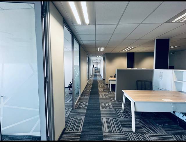 1,600M² OFFICE TO LET IN WATERFALL